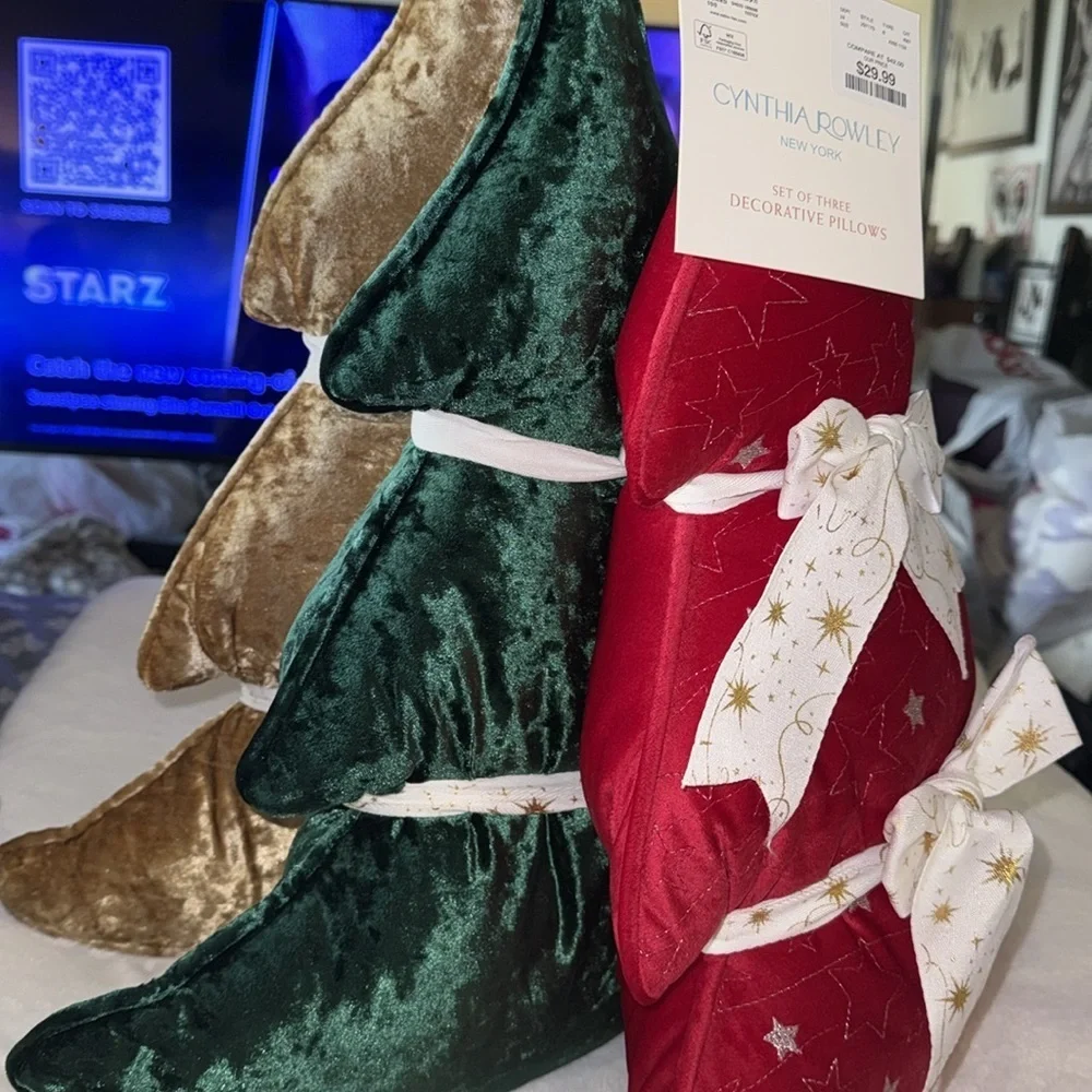 Cynthia Rowley Set of Three velvet Christmas tree Pillows 🎄🎄🎄